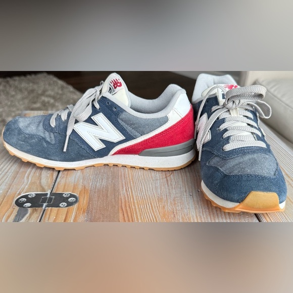 New Balance 696 Women’s 7.5 Blue, White and Red Low Top Lace Sneakers - Picture 7 of 9